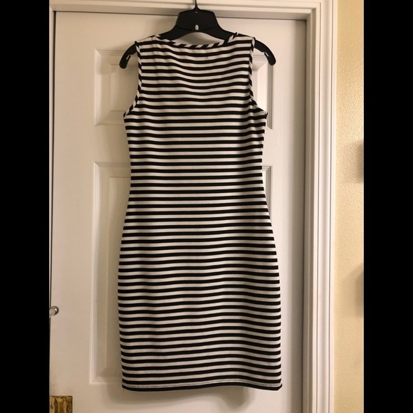 🔥NWOT Dress, never worn so comfy for summer. - Picture 2 of 3